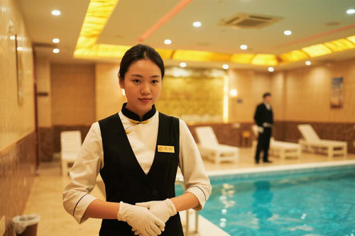 許昌的洗浴中心在給自己員工定做工裝需要考慮哪些尺碼因素？